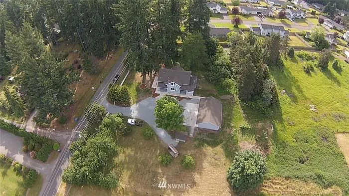 923 Military Rd E — Photo 2