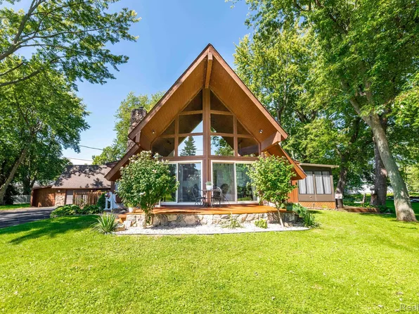 13771 Biscayne Ave, Monroe, MI 48161