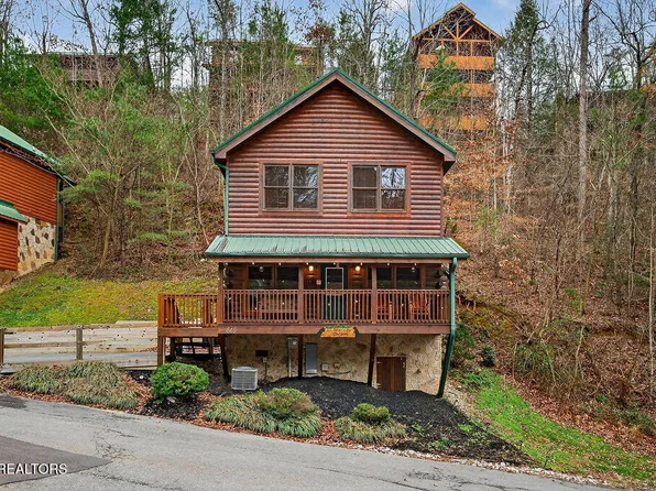 645 Chickasaw Gap Way, Pigeon Forge, TN 37863