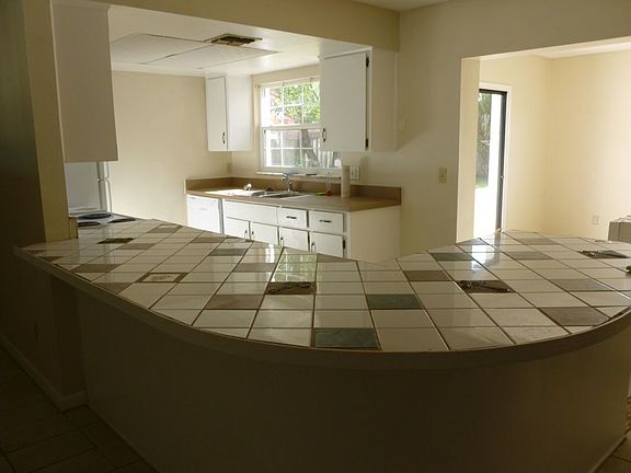 2nd image of 1837 Columbine Dr
