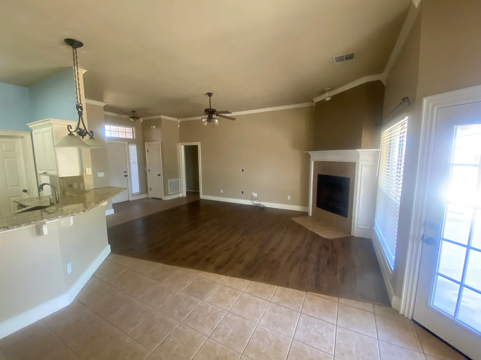 3 bed, 1637 sqft, $1,749 — Photo 2