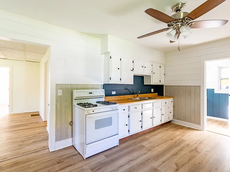 405 E Plymouth Ave — Photo 3