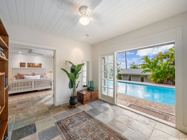 252 Lumahai Pl, Honolulu, HI 96825