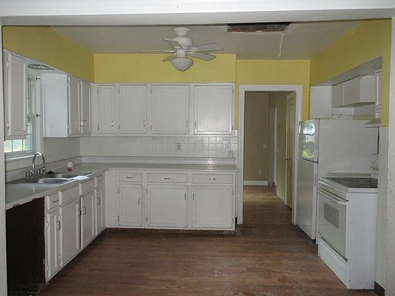 4th image of 3015 Garfield Dr