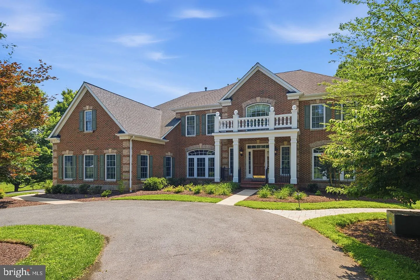 5 bed, 5.5 bath, 8939 sqft, $8,900 — Photo 1