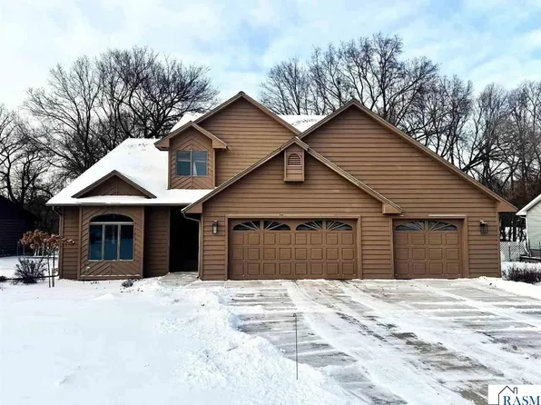 26 Jonathon Dr, New Ulm, MN 56073