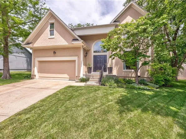 15409 Reeds St, Overland Park, KS 66223
