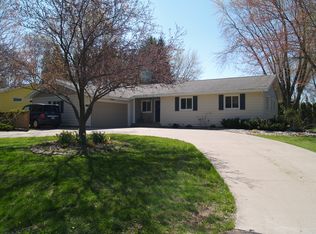 1140 W Briarwood St, Marshfield, WI 54449