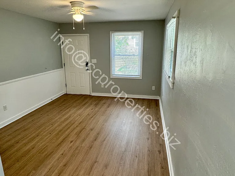 269 S Monroe Ave #C — Photo 14