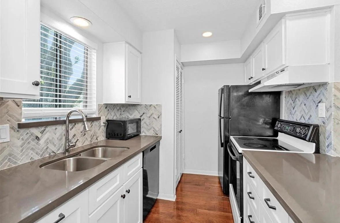 Building Photo - 12100 Melville Dr #708G