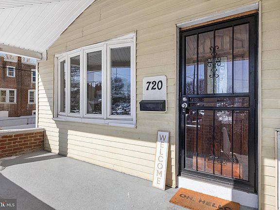 3rd image of 720 W 11th St