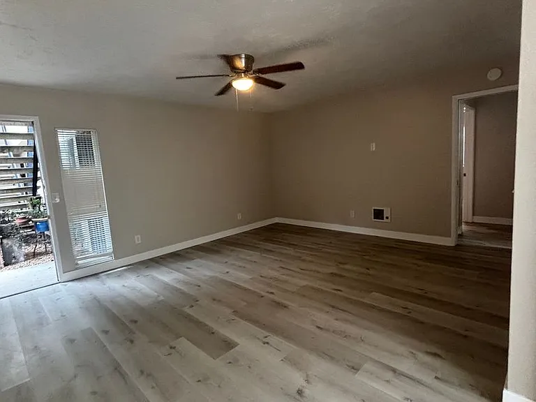 Two Bedroom Apartment Normal Heights with on-site Laundry and small dog friendly! — Photo 5
