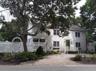 302 Monomoscoy Rd, Mashpee, MA 02649