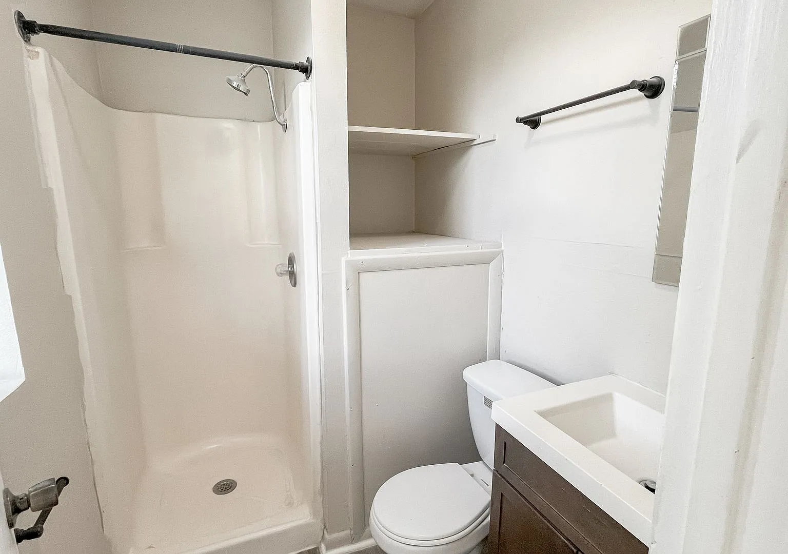 Tavares 1 Bed 1 Bath Apartment — Photo 2
