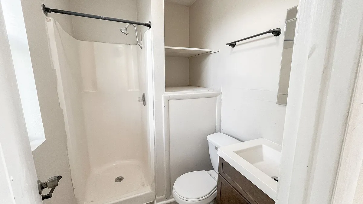 Building Photo - 321 W Ianthe St #8