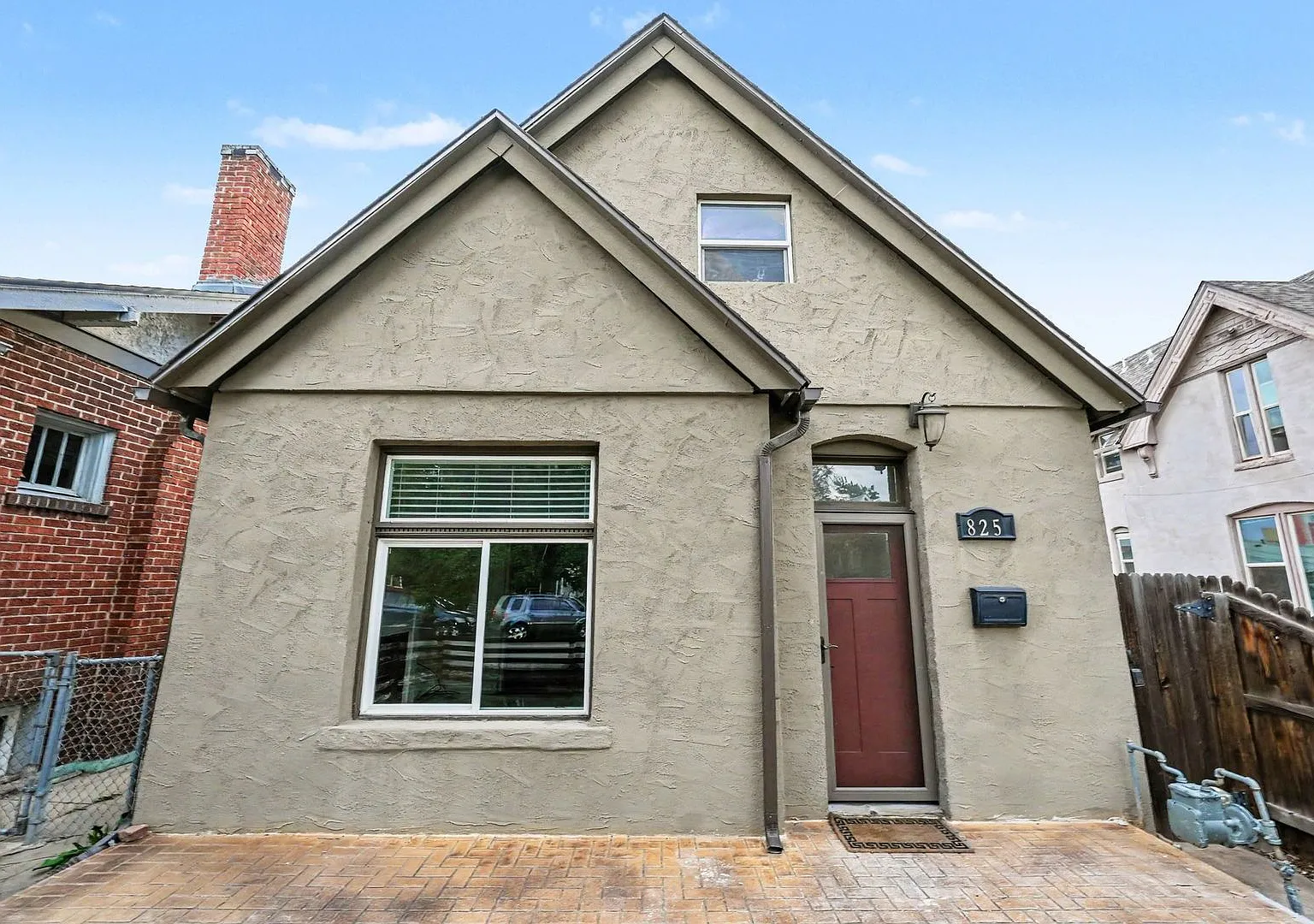 Available NOW! 3 Bedroom 2 Bath Beautiful Home in Denver! — Photo 1