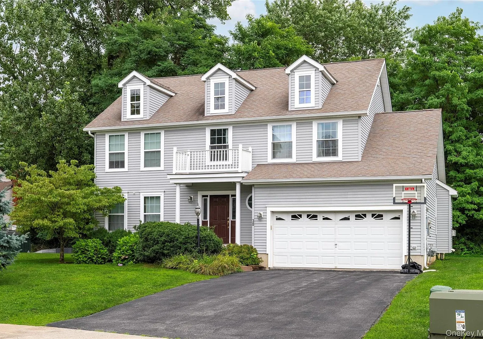 4 bed, 2.5 bath, 2370 sqft, $5,900 — Photo 1