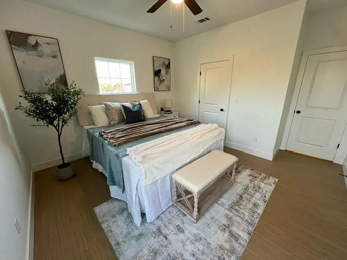 Brand New 2 and 3 Bedroom Units! Move in Special! — Photo 4