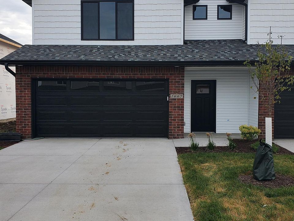 1st image of 1667 Aspen Ct NE #1