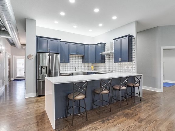 5th image of 190 N Roslyn St Suite 1305