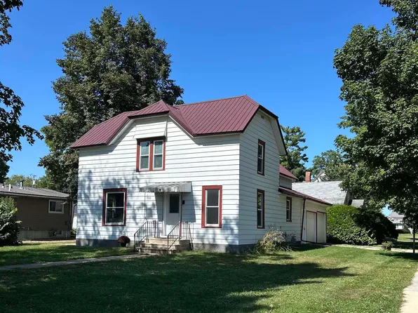130 5th Ave E, Cresco, IA 52136