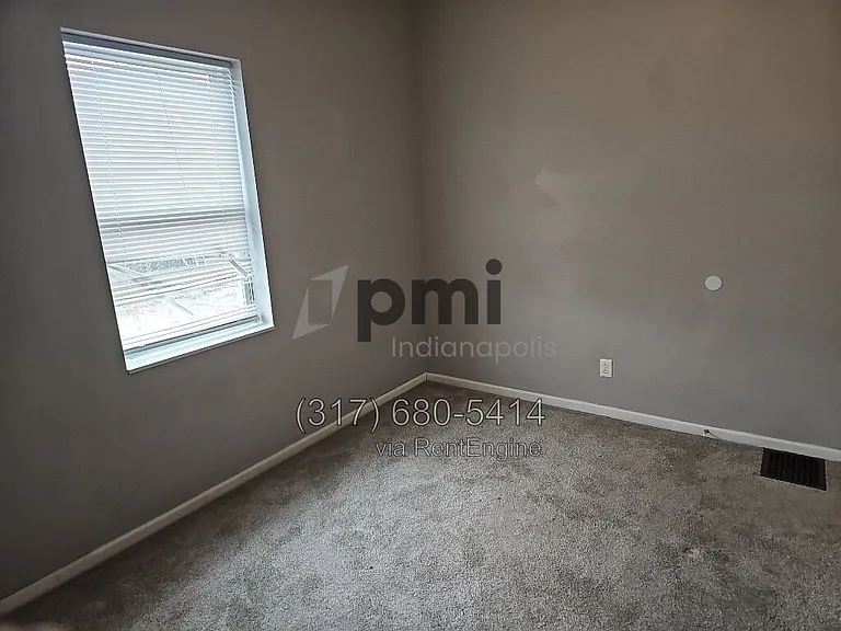 112 Adler St — Photo 10