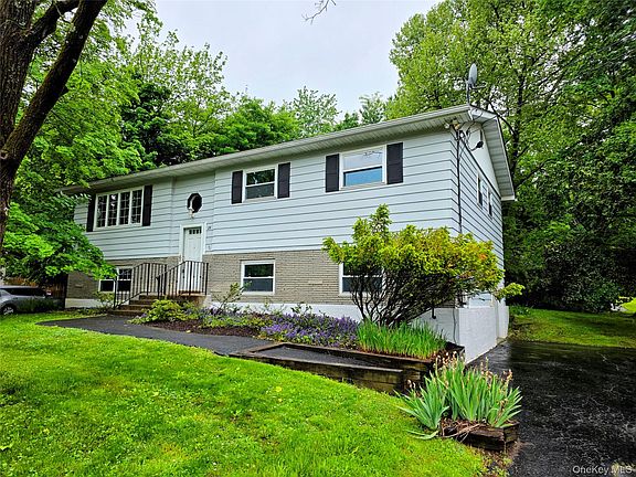 2nd image of 25 Oakwood Drive