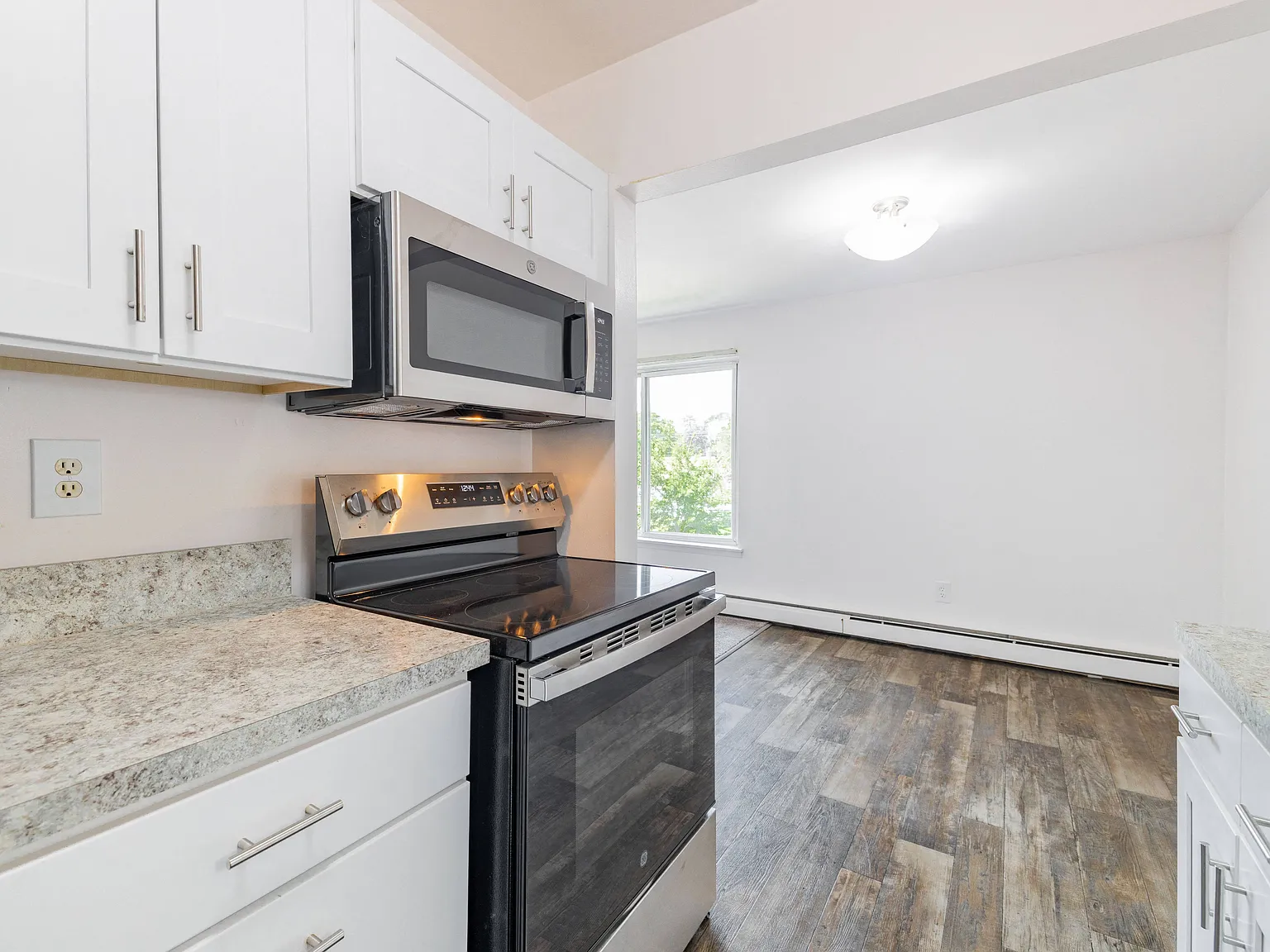 Cherry Hill Manor Apartments — Photo 4