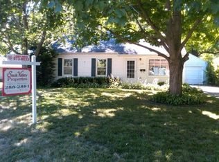 1029 Mary Ave, Dixon, IL 61021