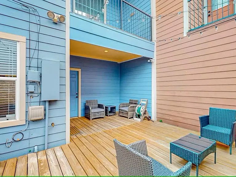 404 W 16th St — Photo 28