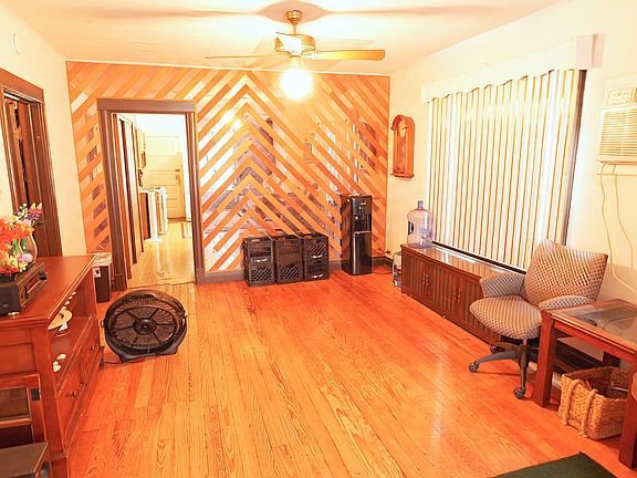 3rd image of 7439 W 56th St