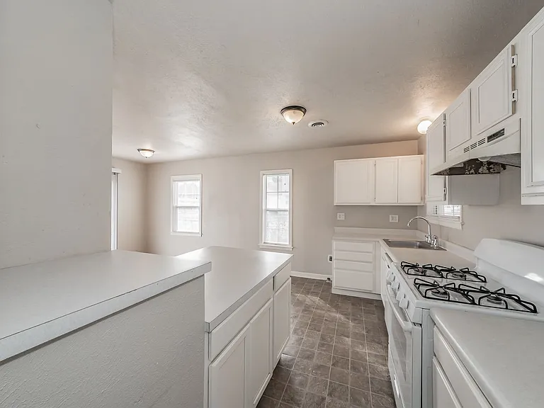 5805 Aton Ave — Photo 15