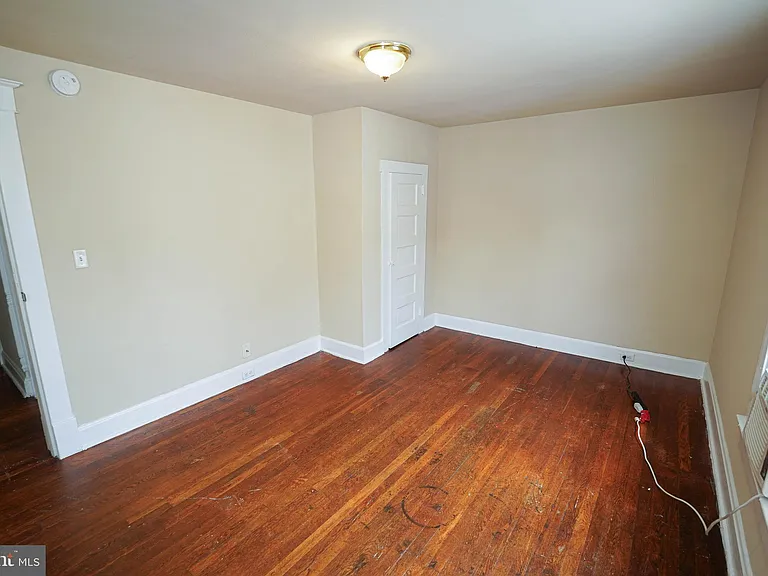 235 Newton St #4 — Photo 14