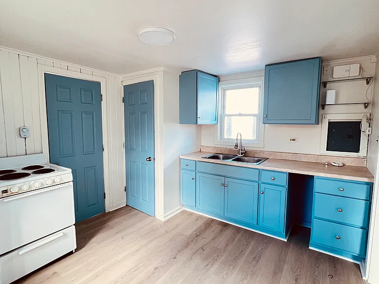 31-33 Fern Ave #202 — Photo 5
