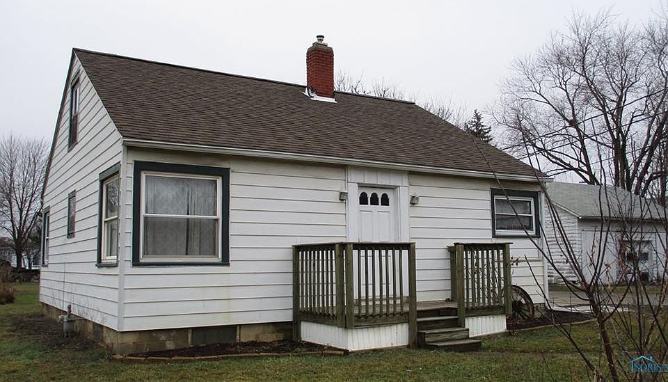 1st image of 221 N Lewis St