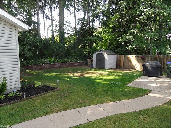 4th image of 2225 Richmond Rd