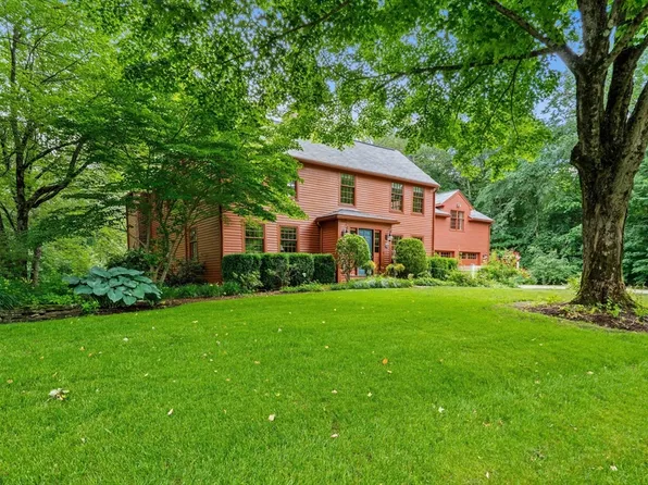 3 Buchan Rd, Andover, MA 01810