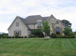 2270 Woodland Hall Dr, Powell, OH