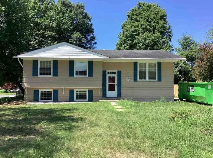 5 bed, 2300 sqft, $4,000 — Photo 1