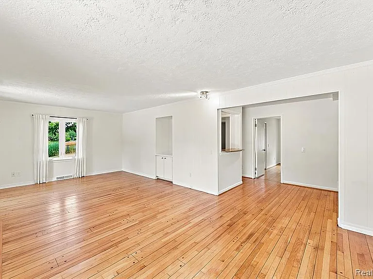 980 Sandhurst Rd — Photo 17