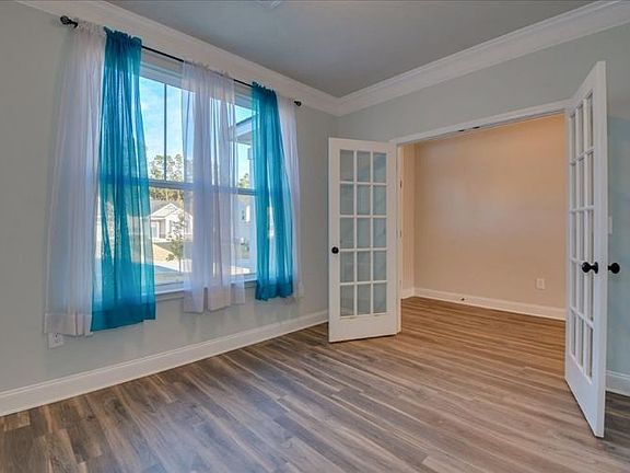 4th image of 1020 Burlington Dr