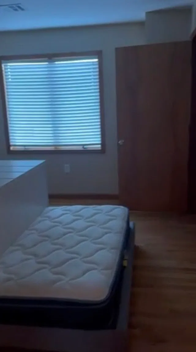4 bed, $1,600 — Photo 2