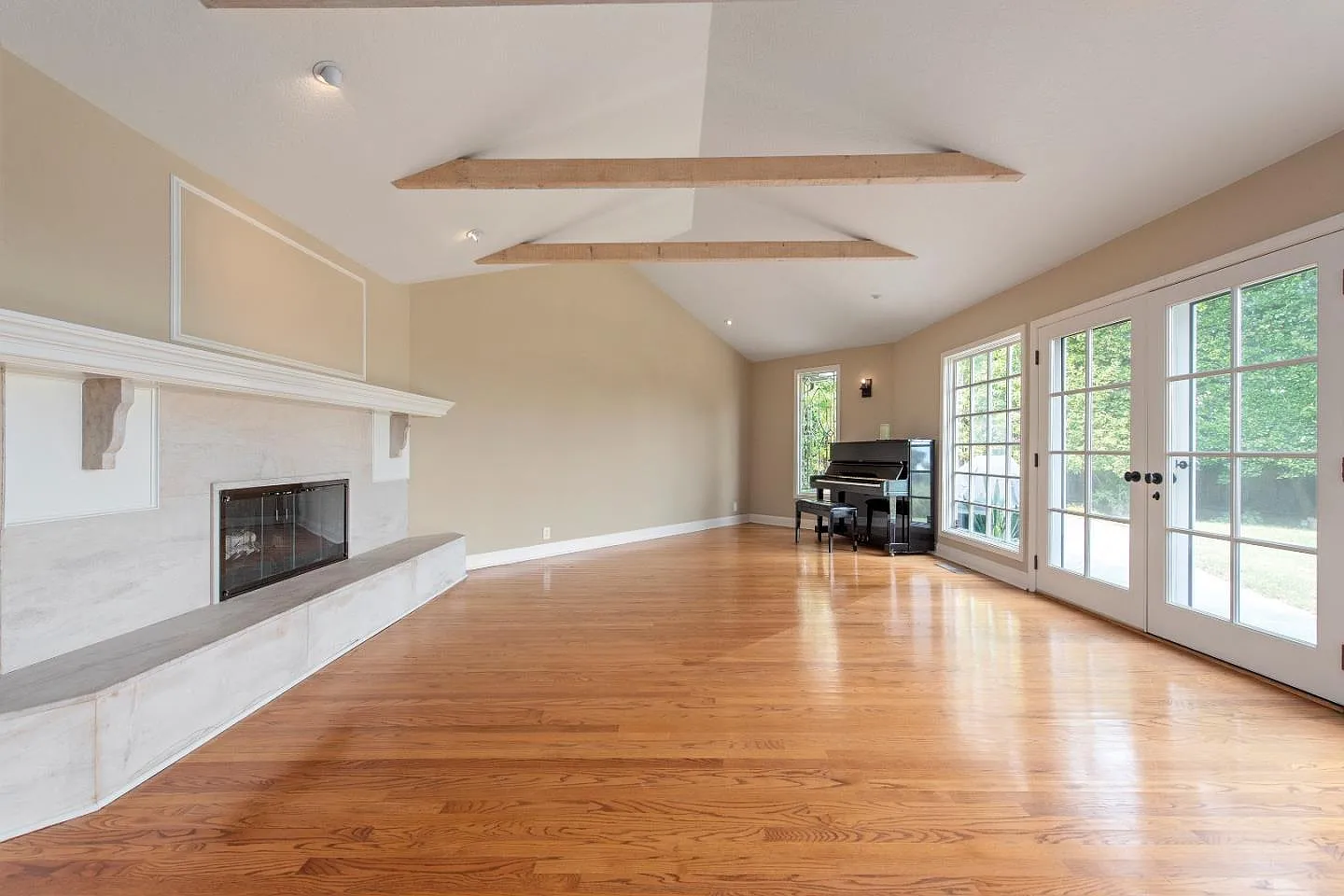 5 bed, 3.5 bath, 3550 sqft, $13,500 — Photo 4