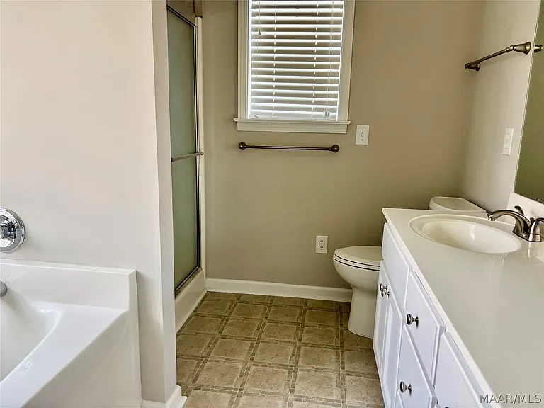 1315 Cameron Ct — Photo 10