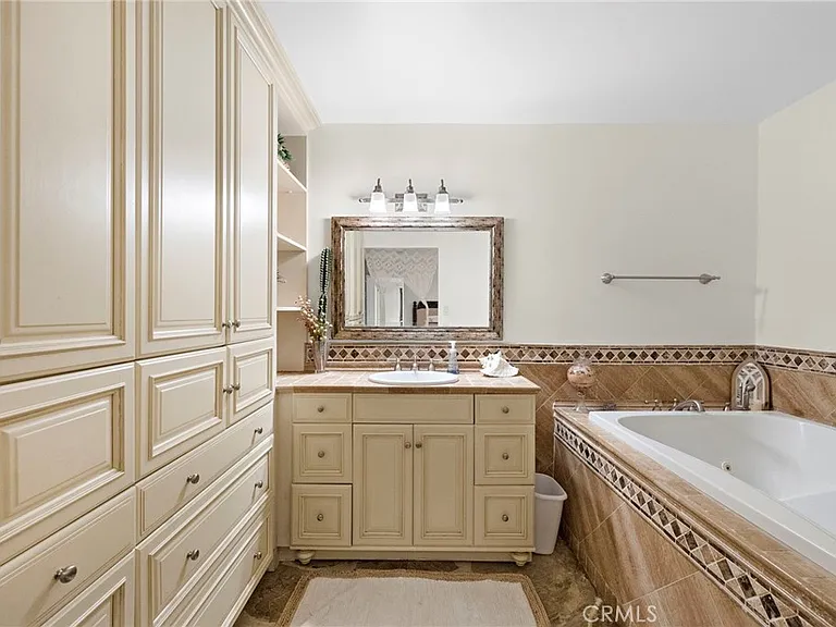 4621 Wayne Rd — Photo 16