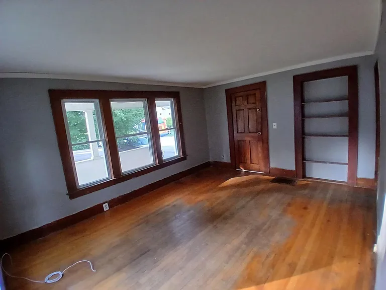 317 Erie St #1 — Photo 4