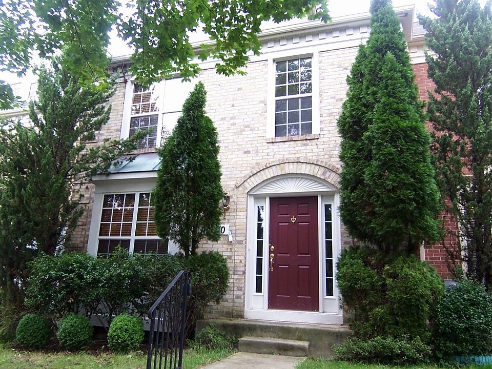 Huge Brick-Front Townhome with Private Loft