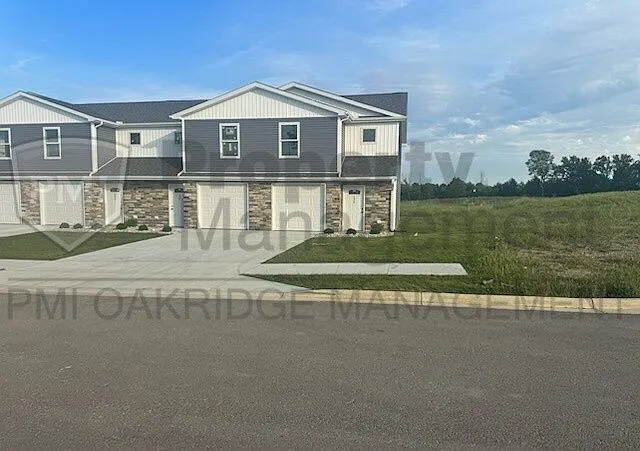 2 bed, 1.5 bath, 1200 sqft, $1,650 — Photo 1