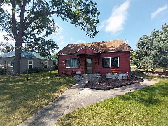 3rd image of 842 1st St
