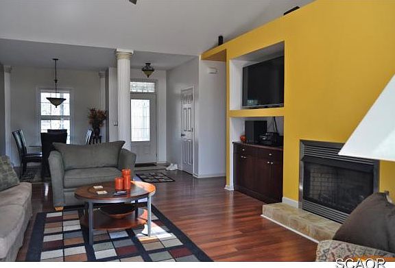 3rd image of 75 Gainsborough Dr